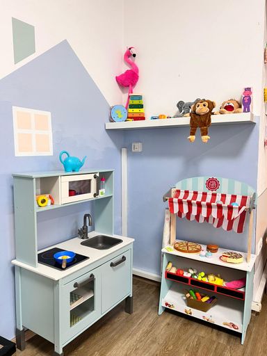 Kinderküche und -einkaufsladen